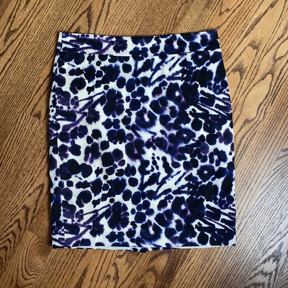 Ann Taylor Pencil Skirt. - Picture 3 of 3